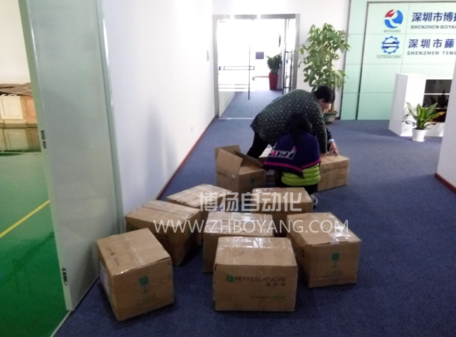 大量GL5-T/28A/115倍加福槽型開關(guān)及光電開關(guān)到貨！