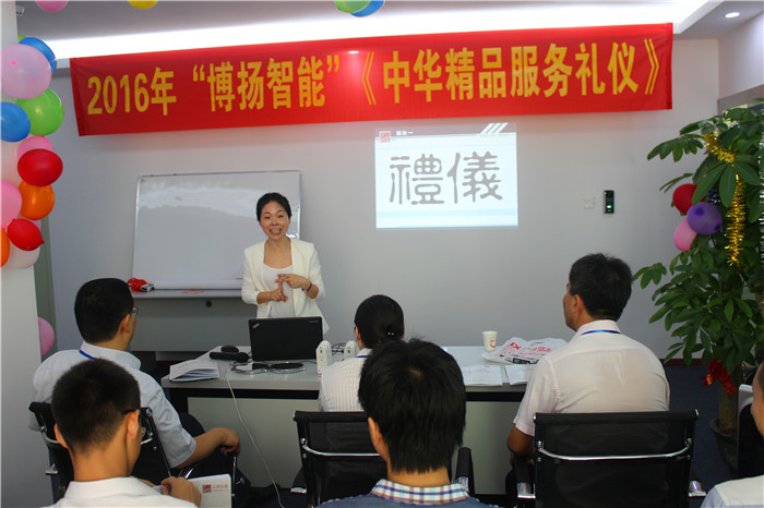 具有10年客戶服務從業(yè)經(jīng)歷及培訓經(jīng)驗的資深導師&mdash;&mdash;許敏老師