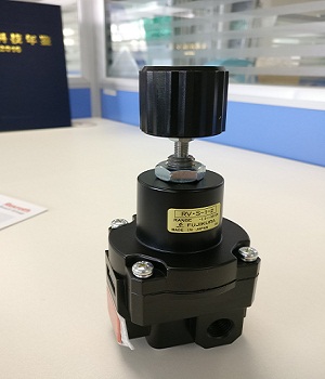 自力可調(diào)式減壓閥構(gòu)造參數(shù)，來控制閥門的開度